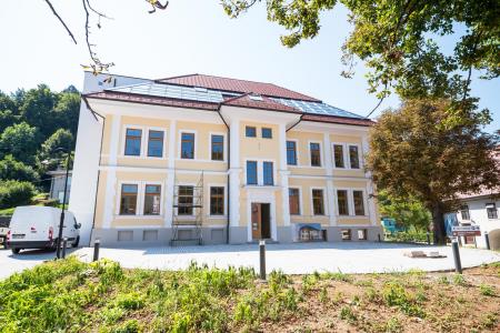 Hiša Kranjske čebele